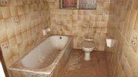Bathroom 3+ - 5 square meters of property in Lenasia South