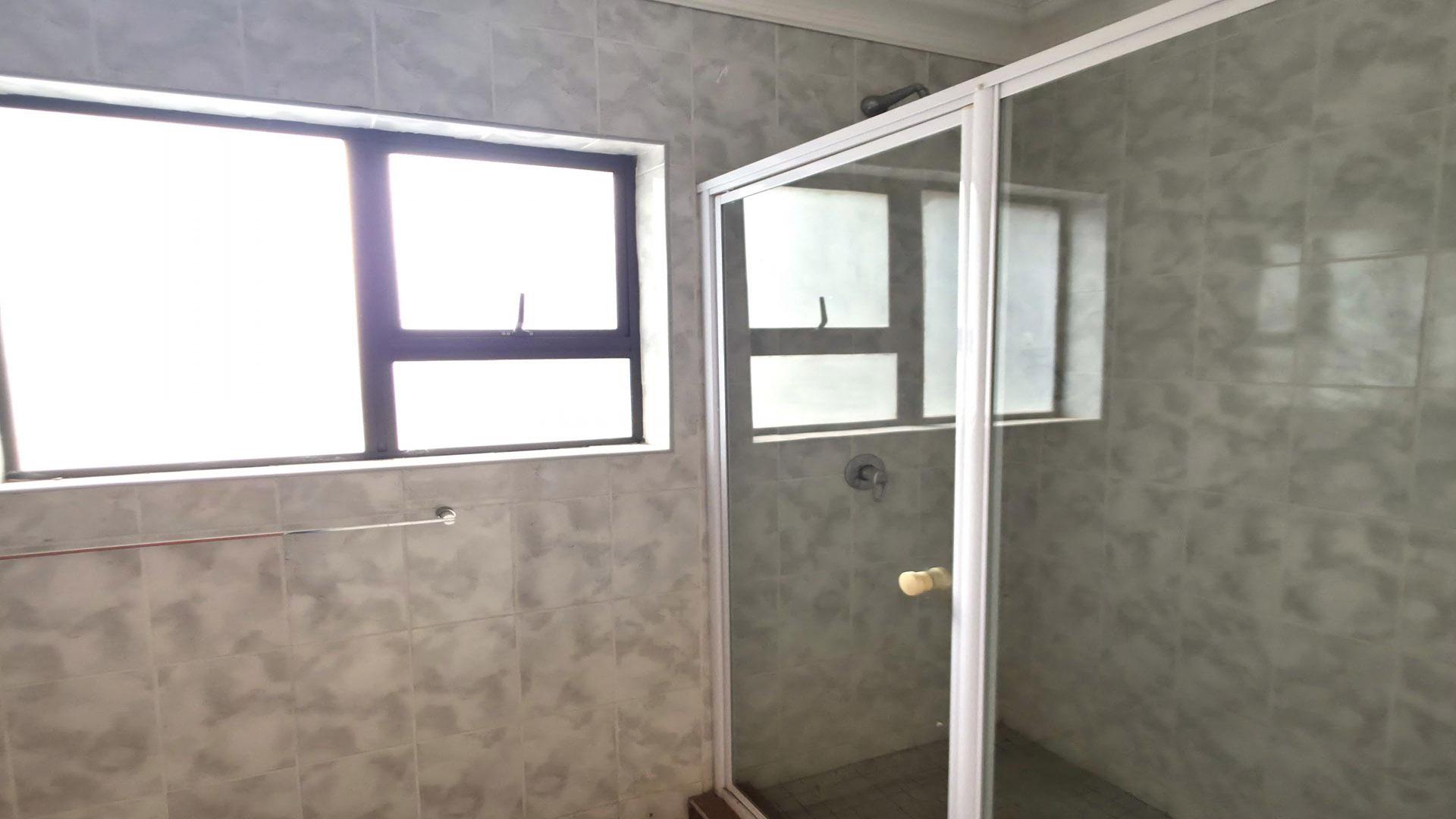 Bathroom 1 of property in Ifafi