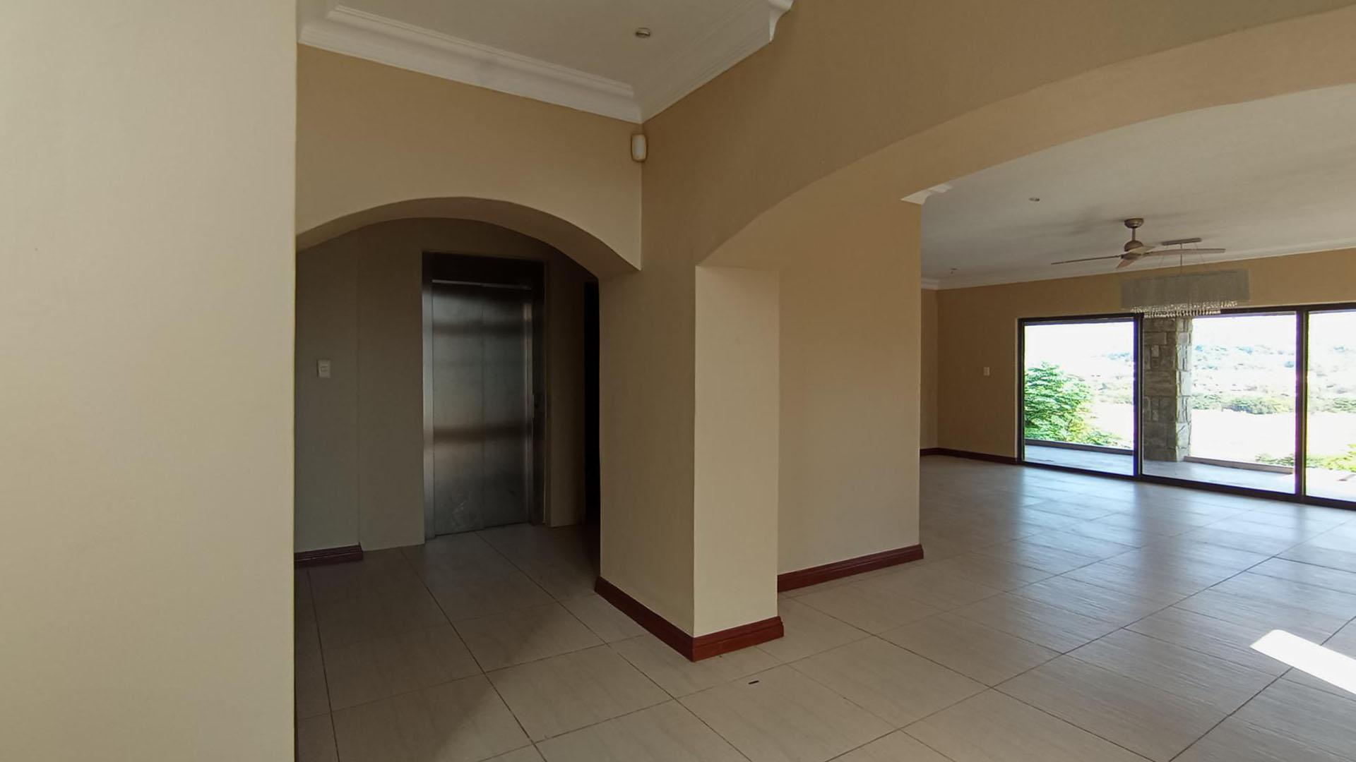 Spaces - 125 square meters of property in Ifafi