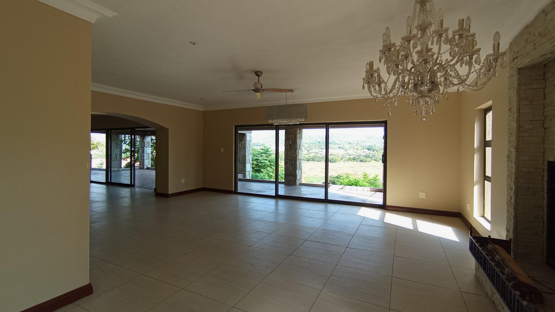 Lounges - 109 square meters of property in Ifafi