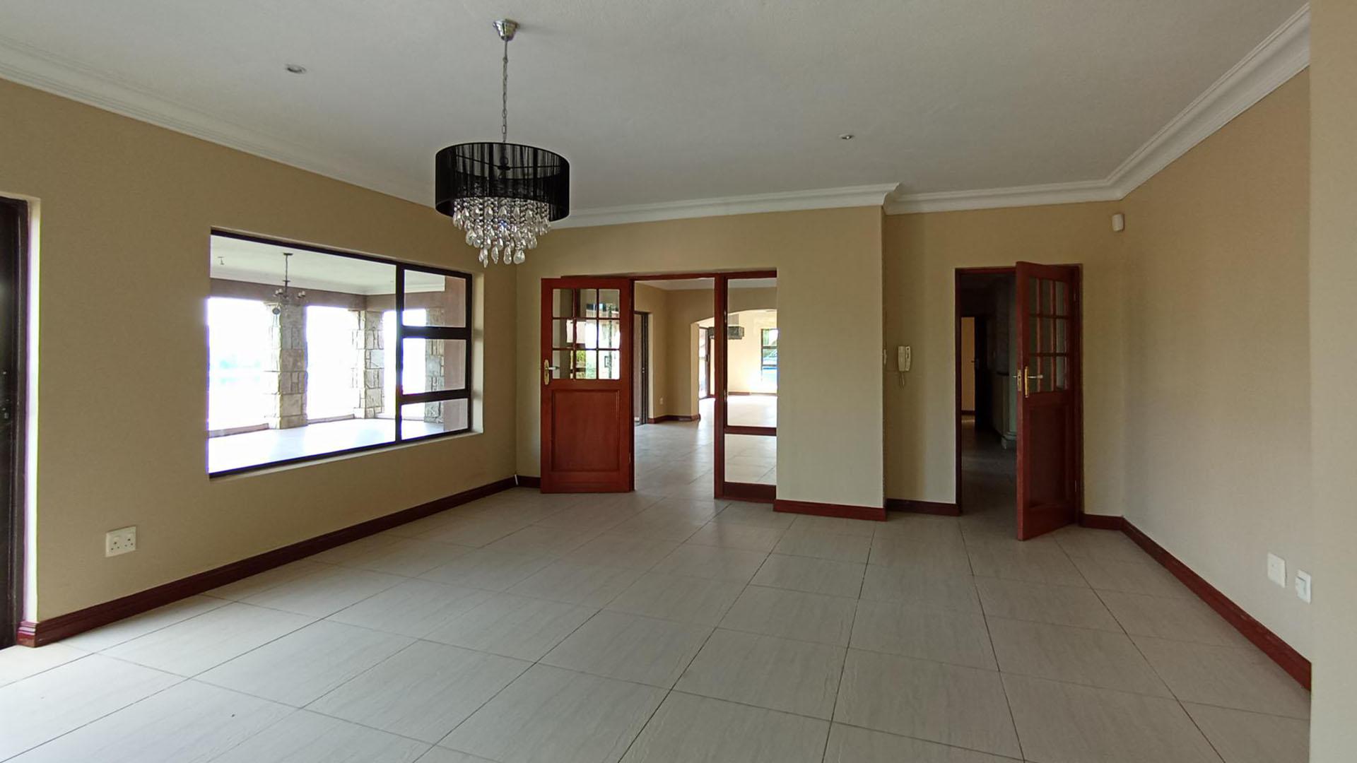 Lounges - 109 square meters of property in Ifafi