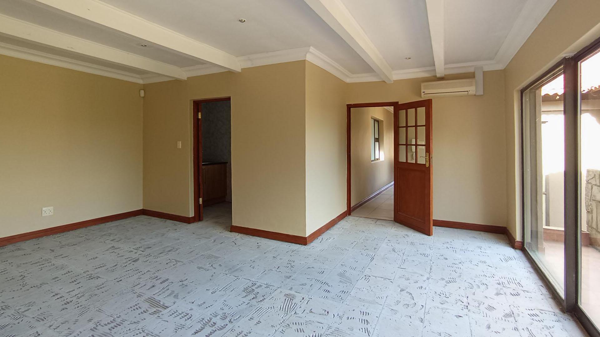 Lounges - 109 square meters of property in Ifafi