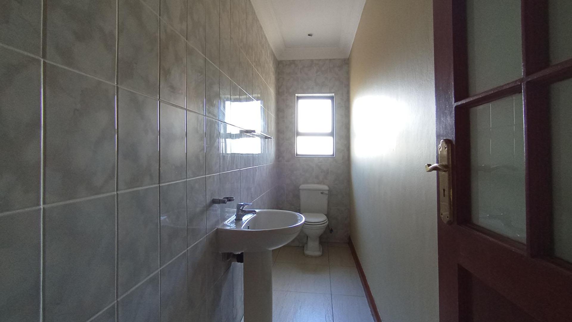 Guest Toilet - 7 square meters of property in Ifafi