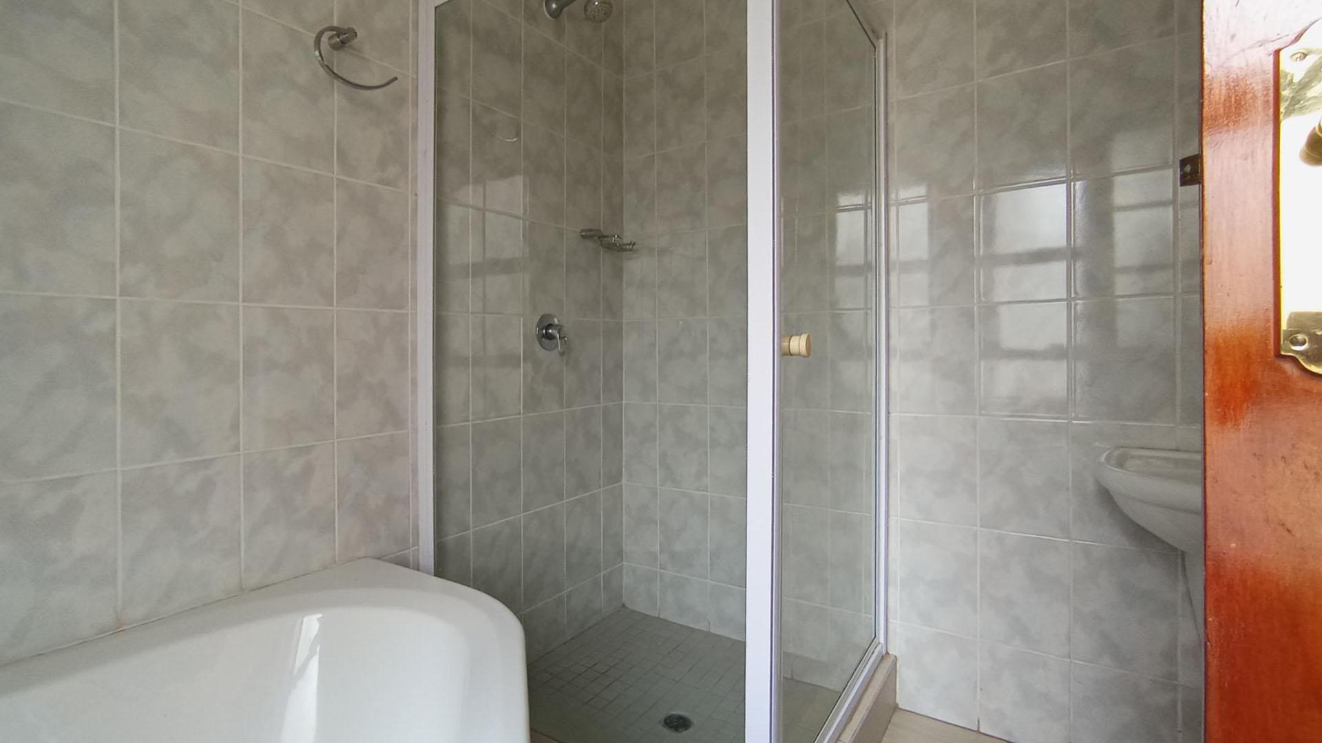 Bathroom 2 - 5 square meters of property in Ifafi