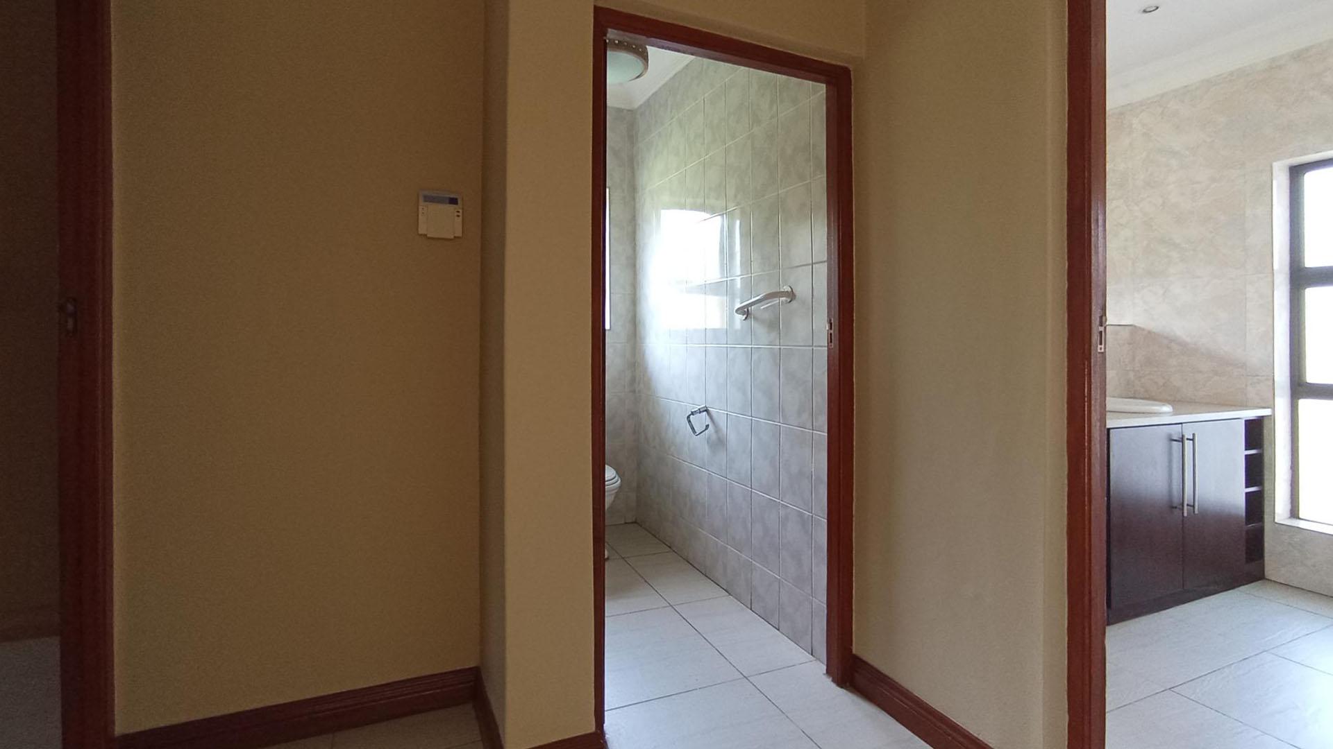 Spaces - 125 square meters of property in Ifafi