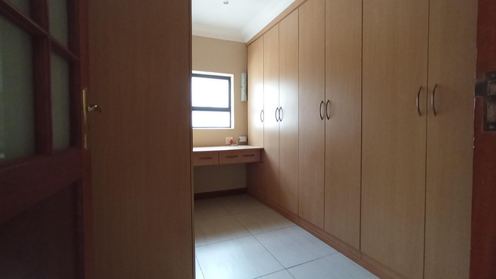 Main Bedroom - 62 square meters of property in Ifafi