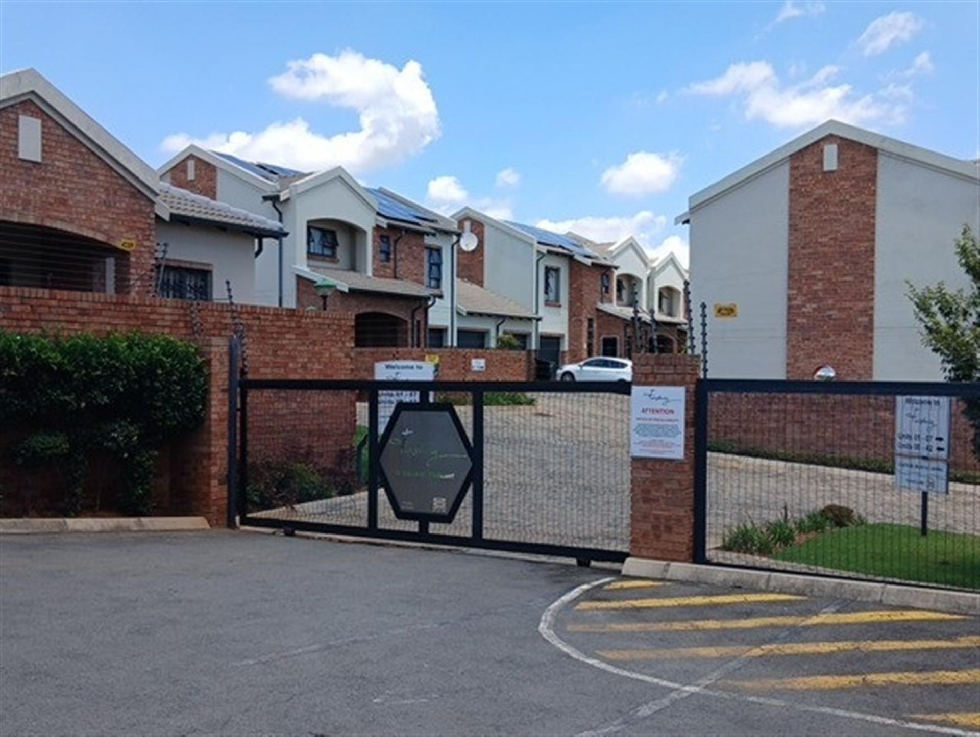 Front View of property in Bromhof