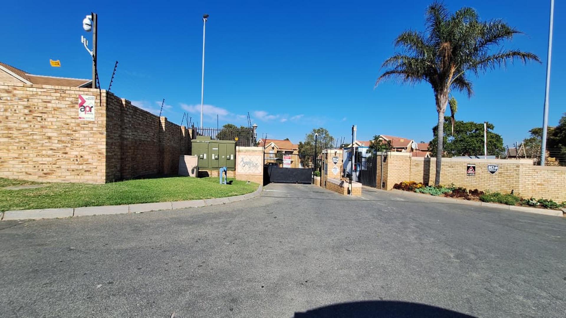 Front View of property in Honey Park