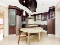 Kitchen of property in Maroeladal
