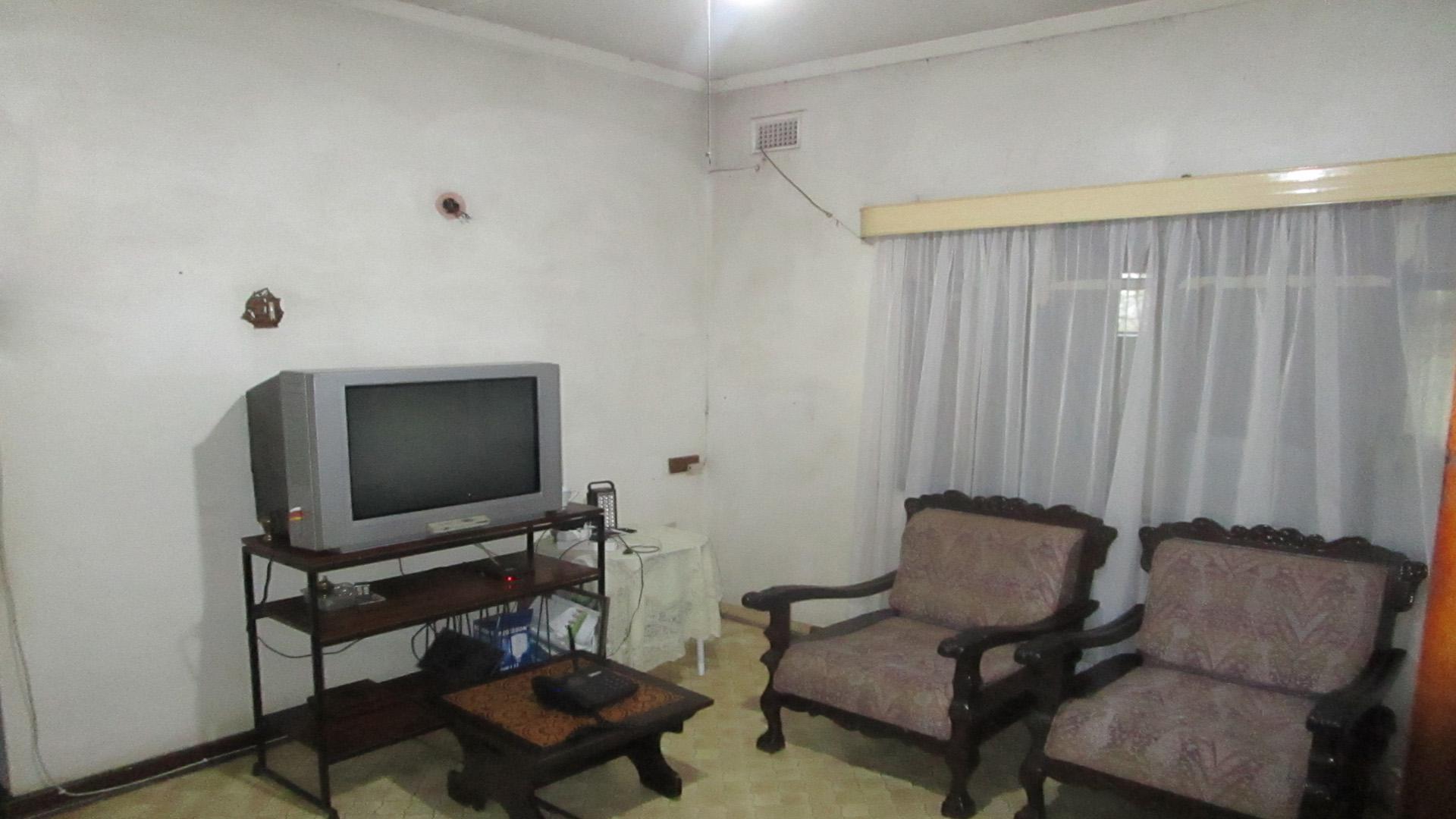 Lounges - 10 square meters of property in Clare Hills