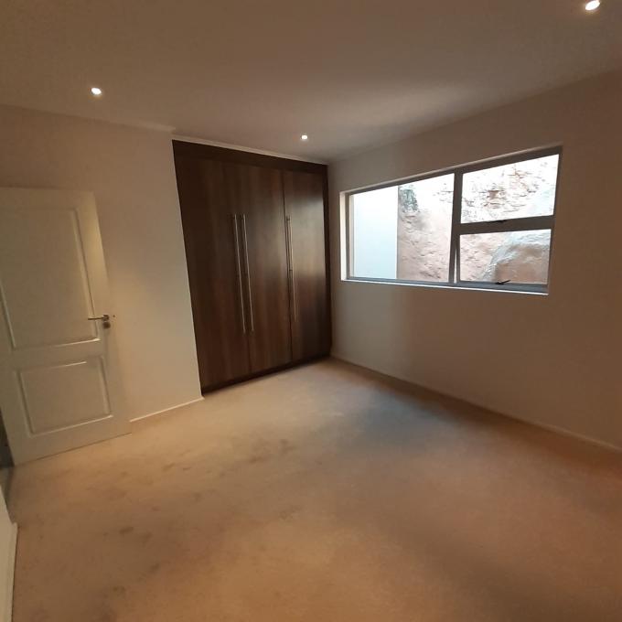 2 Bedroom Sectional Title for Sale For Sale in Houghton Estate - MR479447