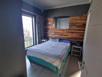 Main Bedroom - 14 square meters of property in Parklands