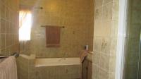 Main Bathroom - 12 square meters of property in Eden Glen