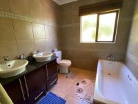 Bathroom 1 - 7 square meters of property in Bronberg