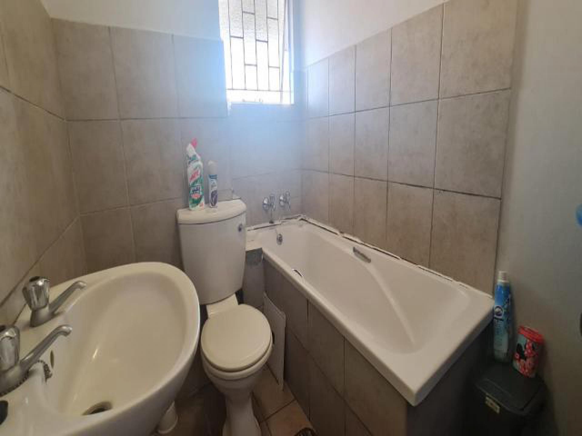 Bathroom 1 of property in Willows