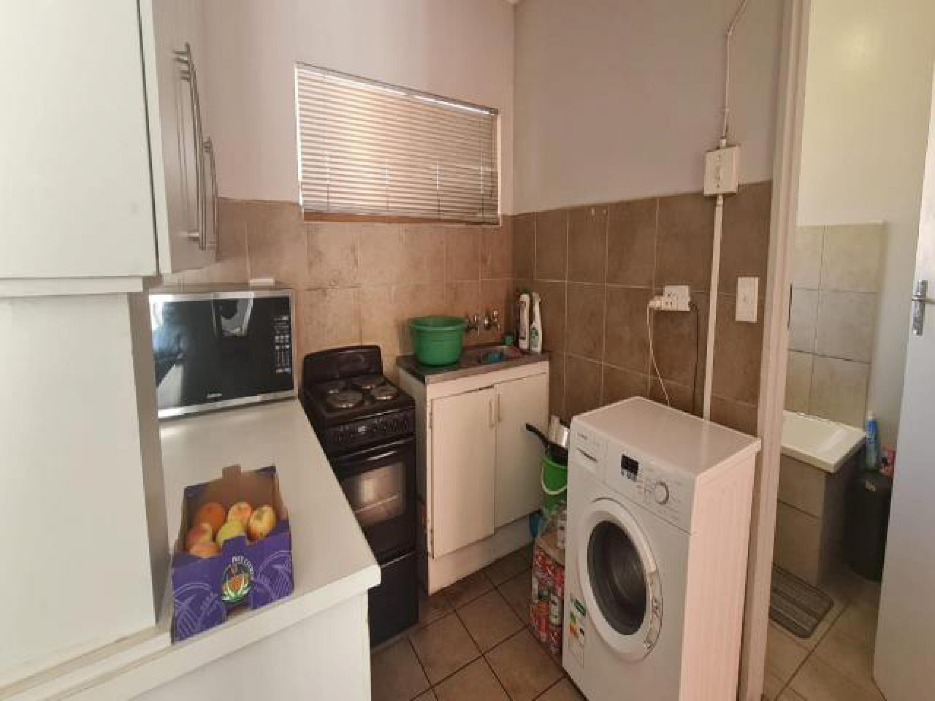 Kitchen of property in Willows