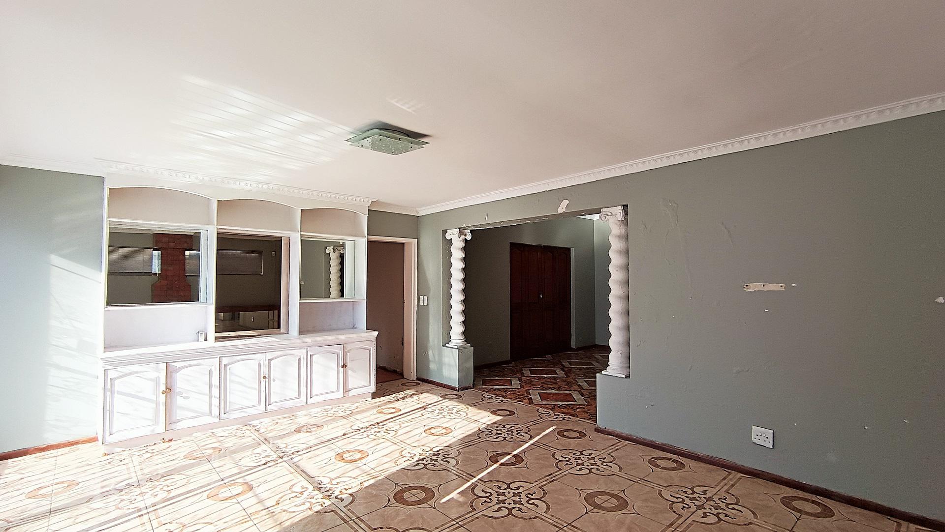 Entertainment - 28 square meters of property in Grassy Park