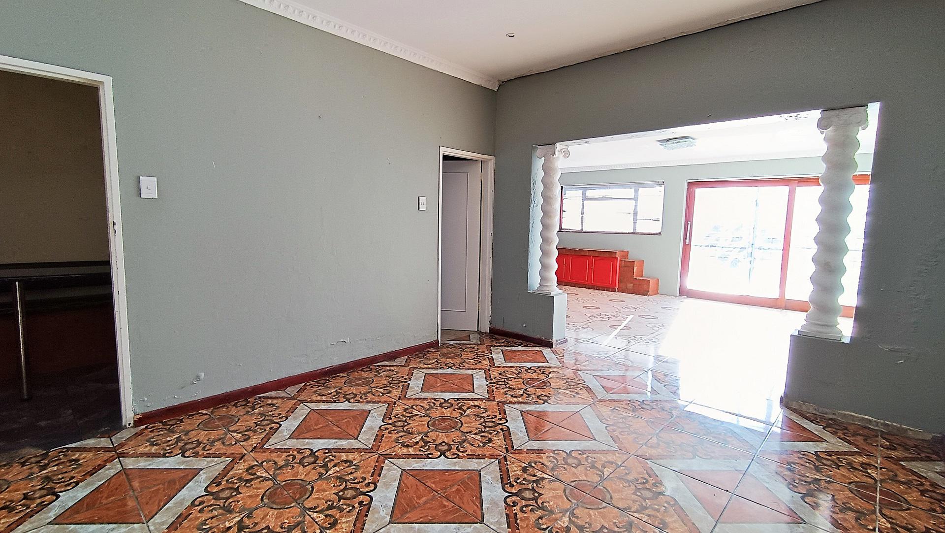 Dining Room - 19 square meters of property in Grassy Park