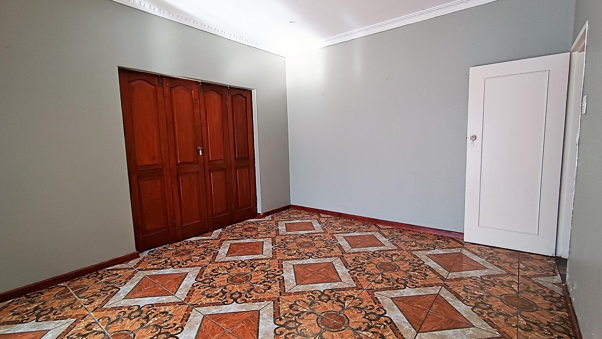 Dining Room - 19 square meters of property in Grassy Park