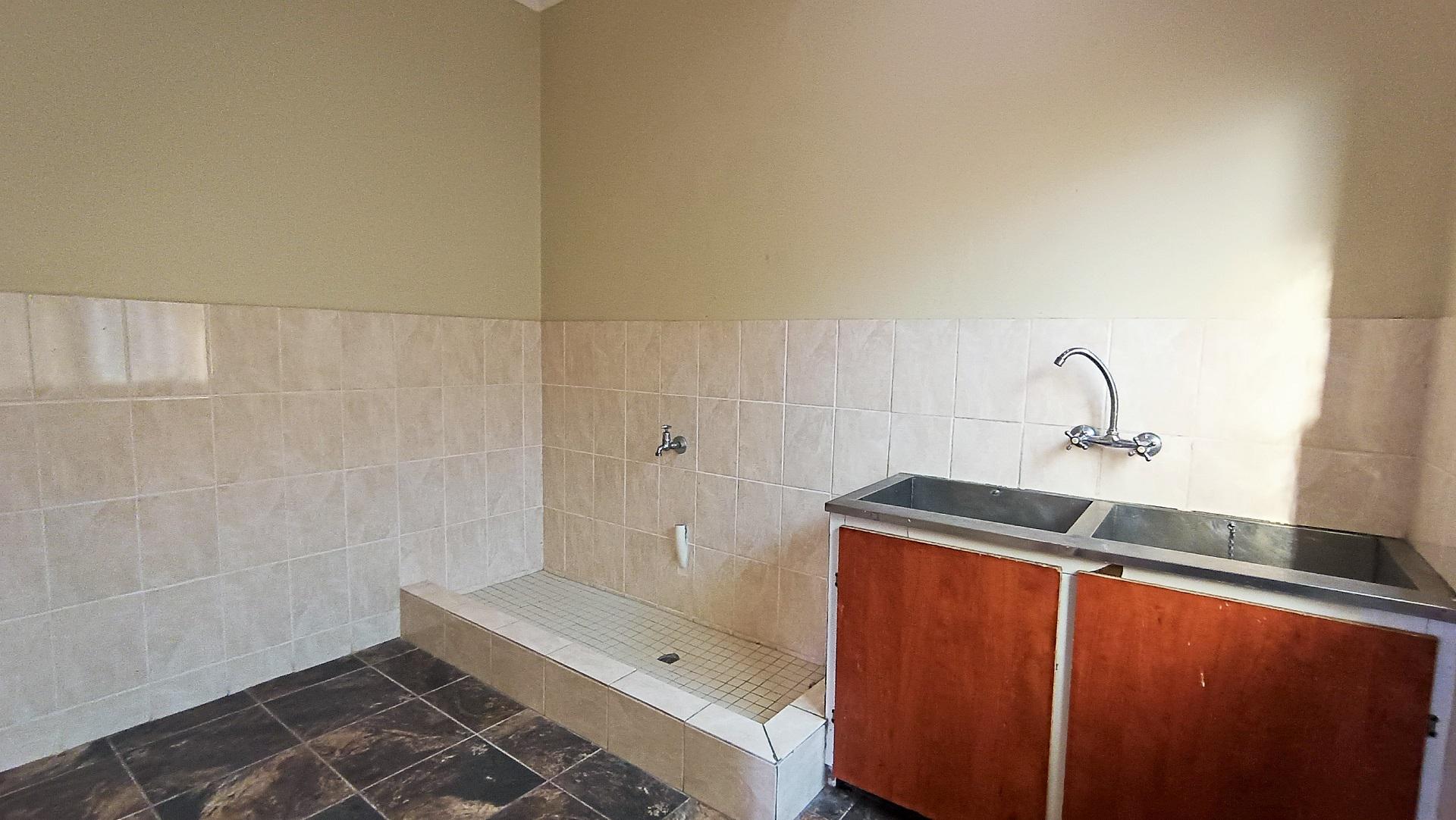 Scullery - 8 square meters of property in Grassy Park