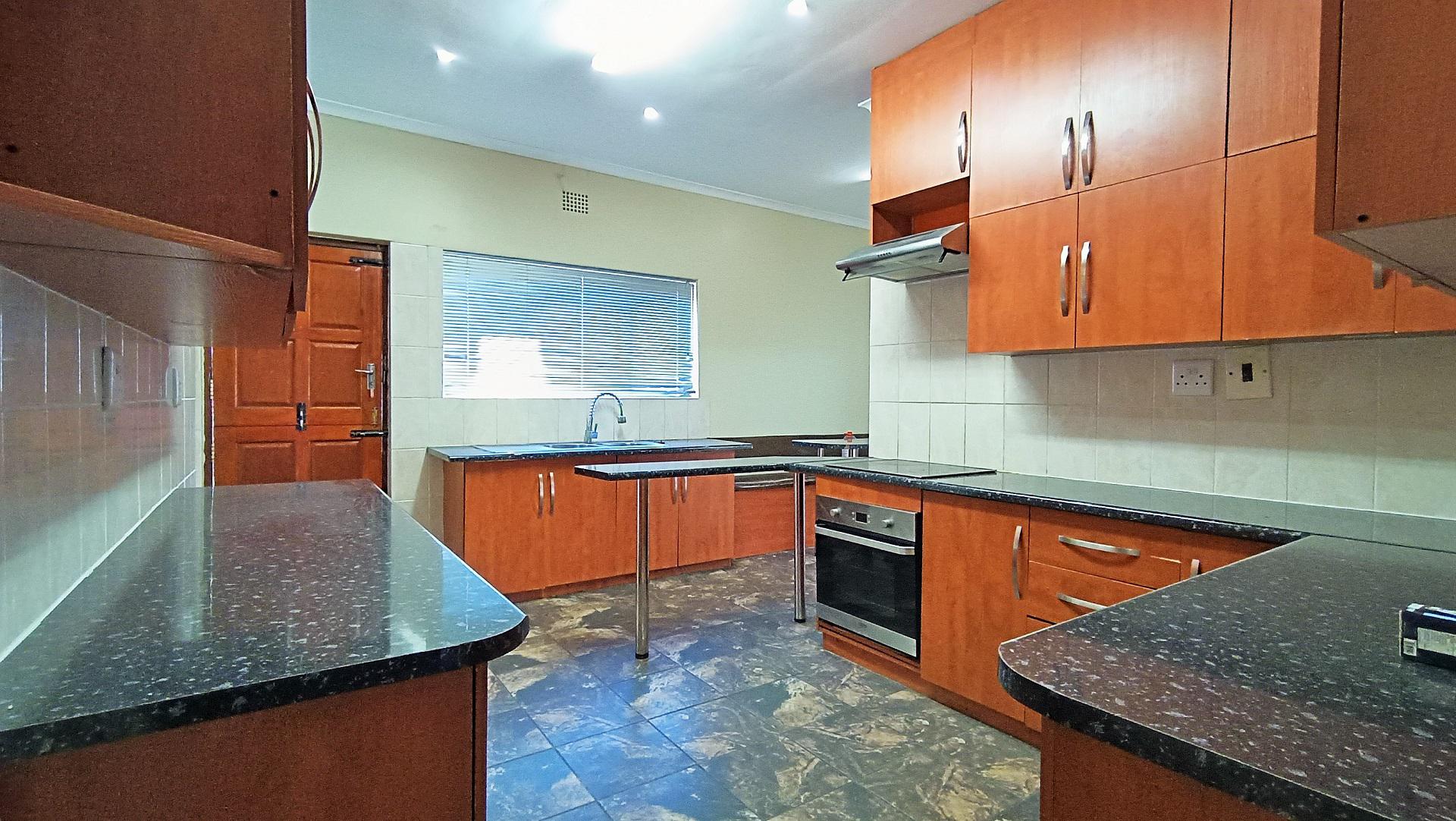 Kitchen - 20 square meters of property in Grassy Park