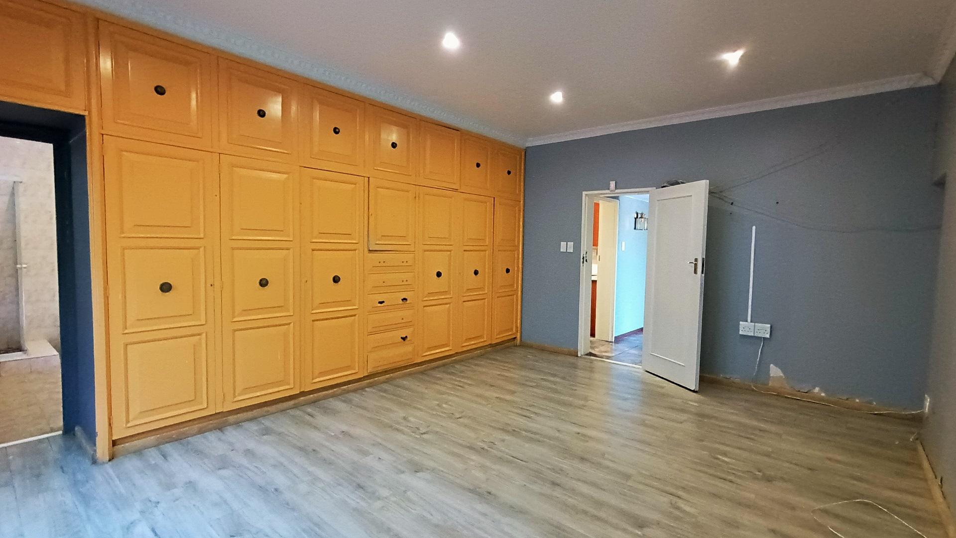 Main Bedroom - 46 square meters of property in Grassy Park