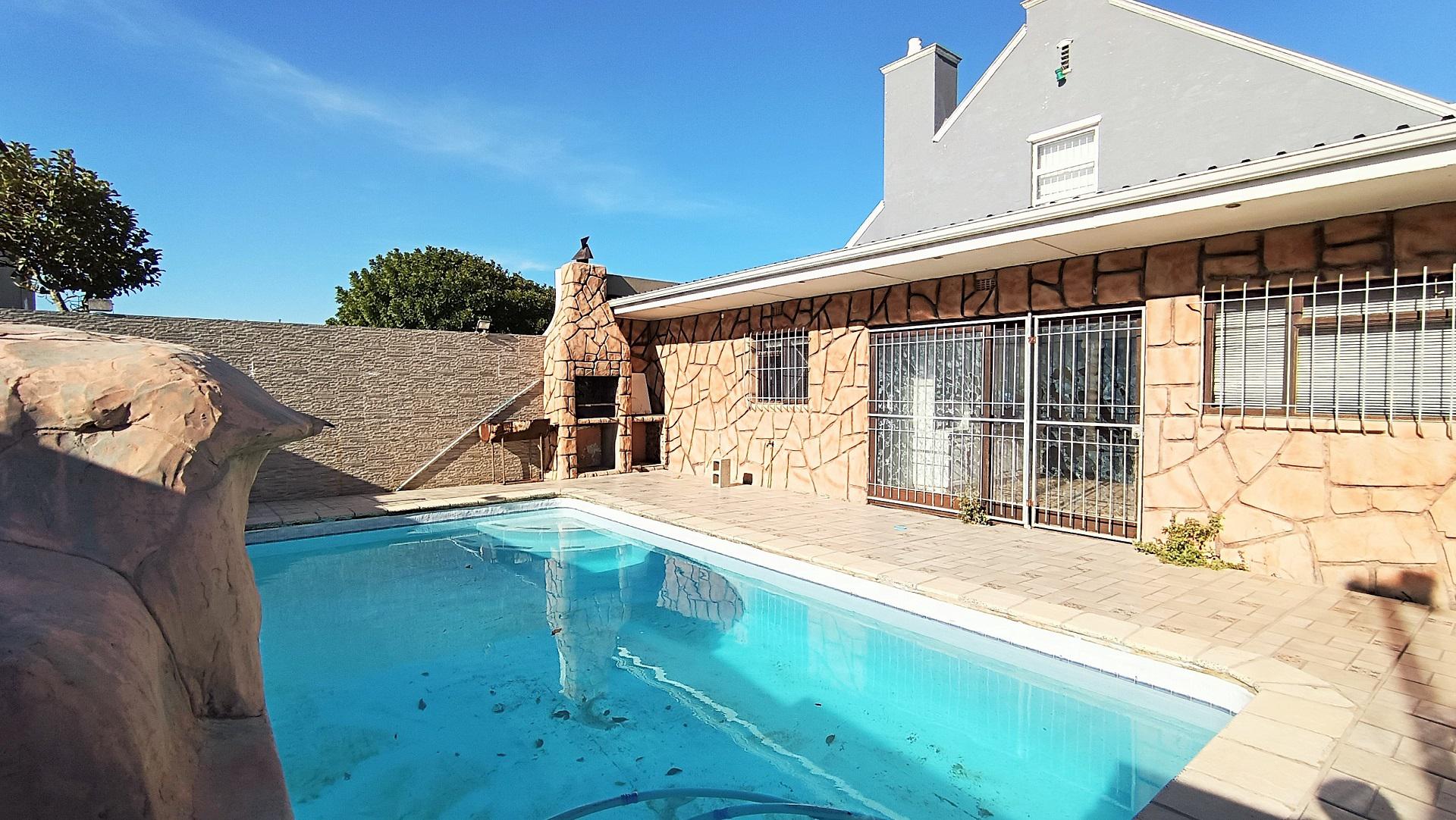 Swimming Pool of property in Grassy Park