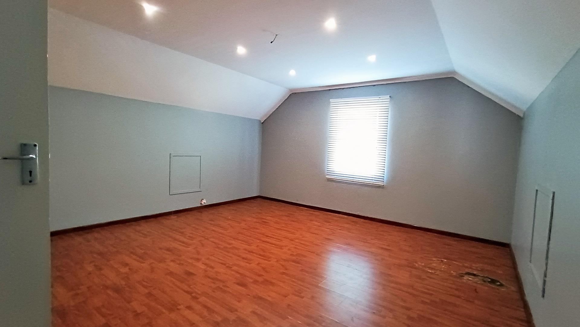 Bed Room 2 - 36 square meters of property in Grassy Park