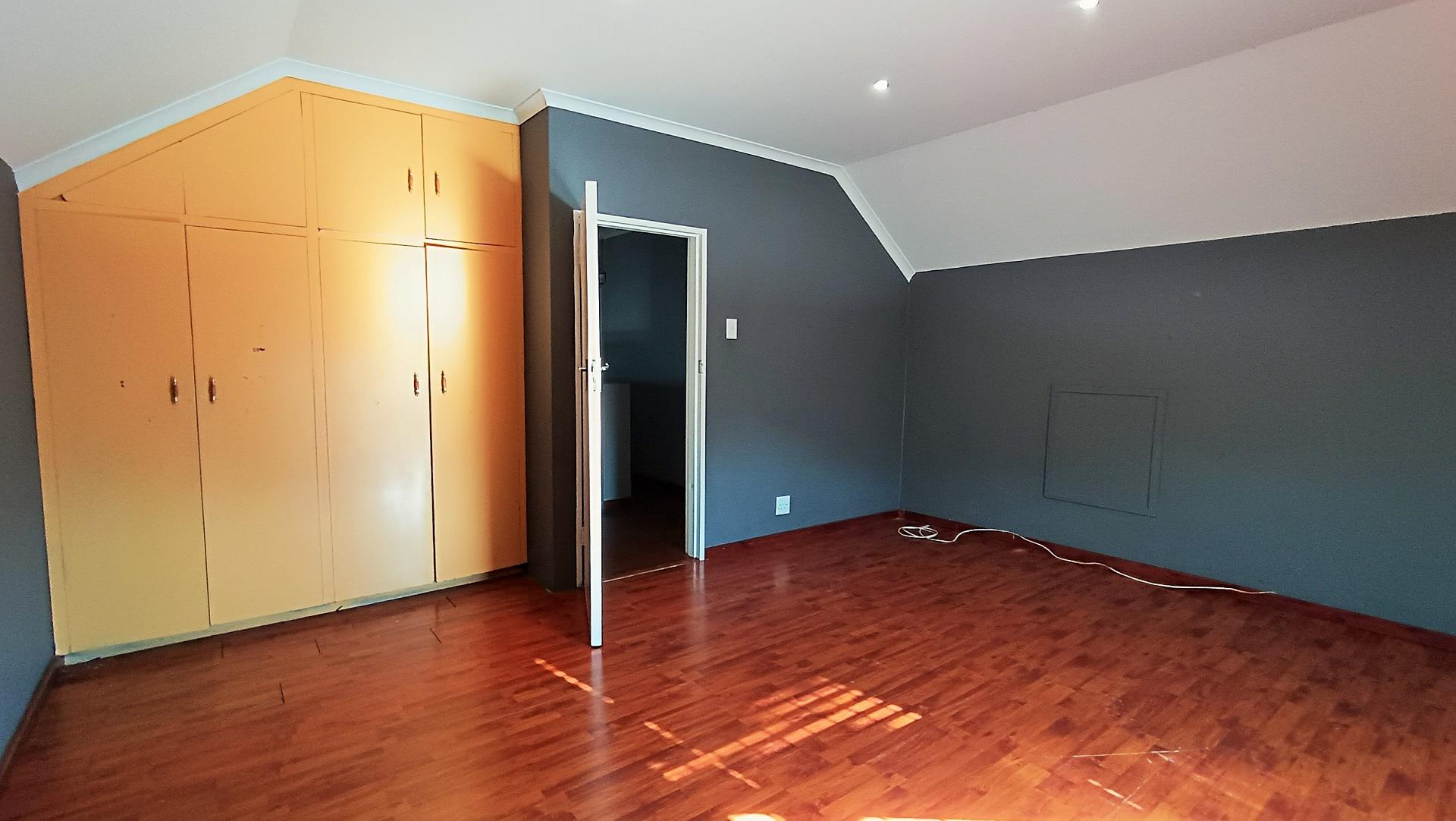 Bed Room 3 - 28 square meters of property in Grassy Park