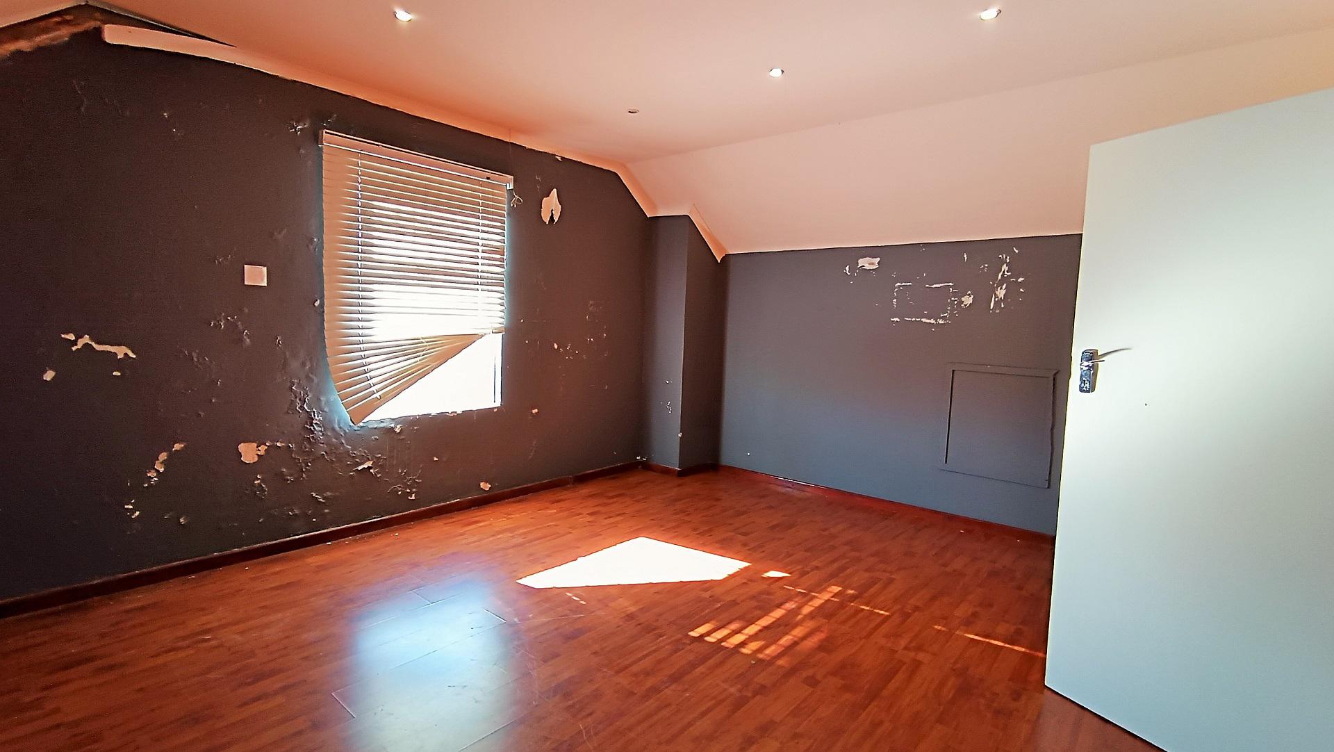 Bed Room 3 - 28 square meters of property in Grassy Park