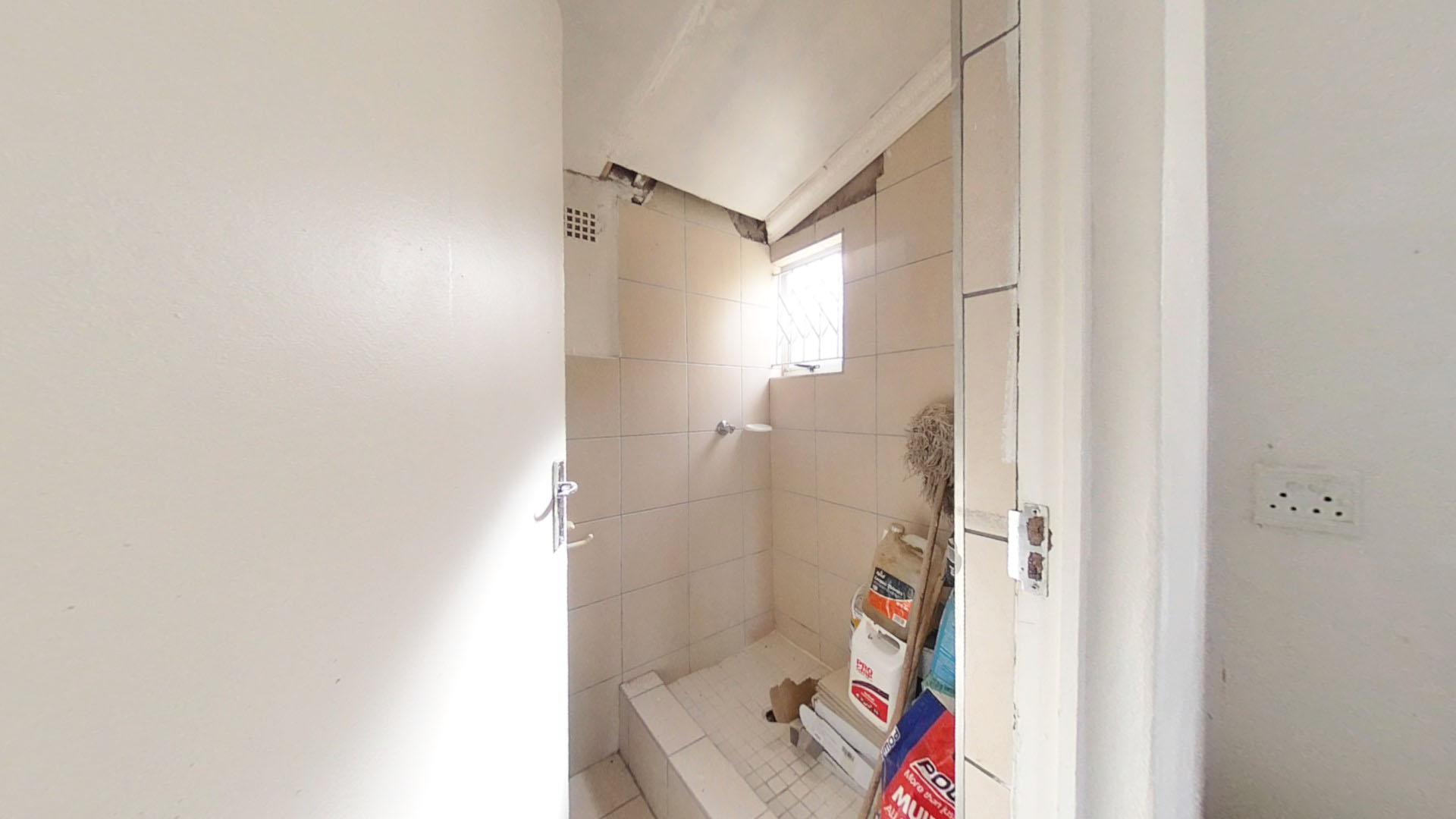Bathroom 2 - 3 square meters of property in Queensburgh