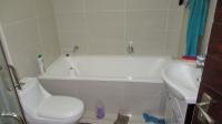 Main Bathroom - 6 square meters of property in Ravenswood