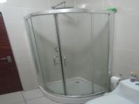 Main Bathroom - 6 square meters of property in Ravenswood