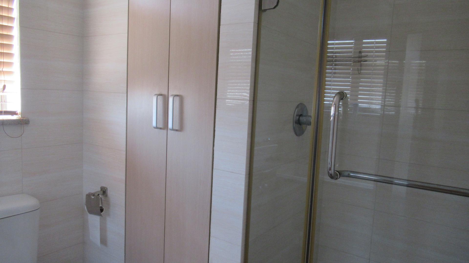 Main Bathroom - 7 square meters of property in Noordwyk