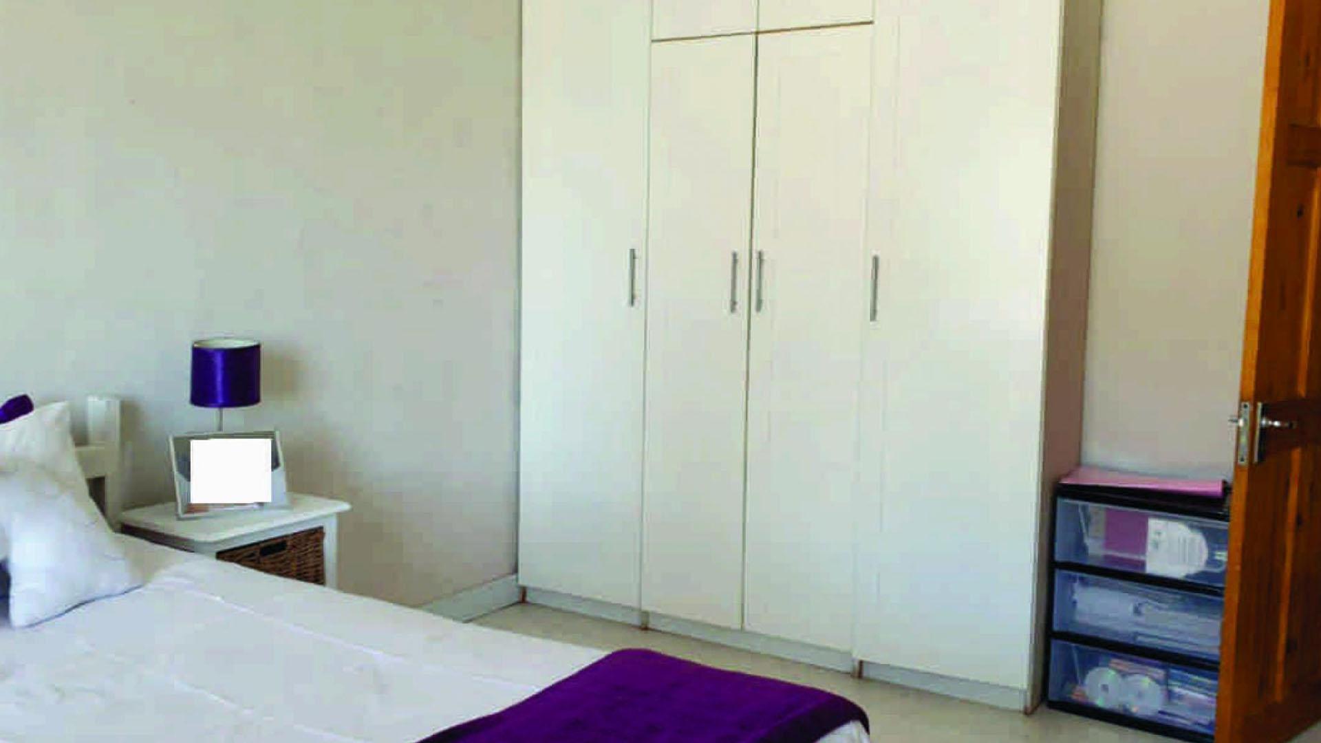 Bed Room 1 - 21 square meters of property in Bonnievale