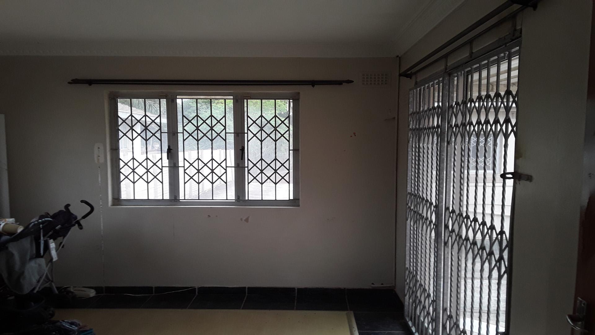 Bed Room 4 - 19 square meters of property in Sherwood