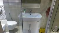 Bathroom 1 - 4 square meters of property in Sherwood