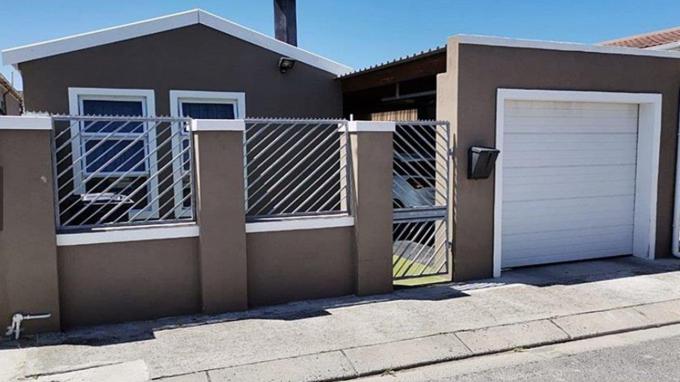 2 Bedroom House for Sale For Sale in Strandfontein - Private Sale - MR481144