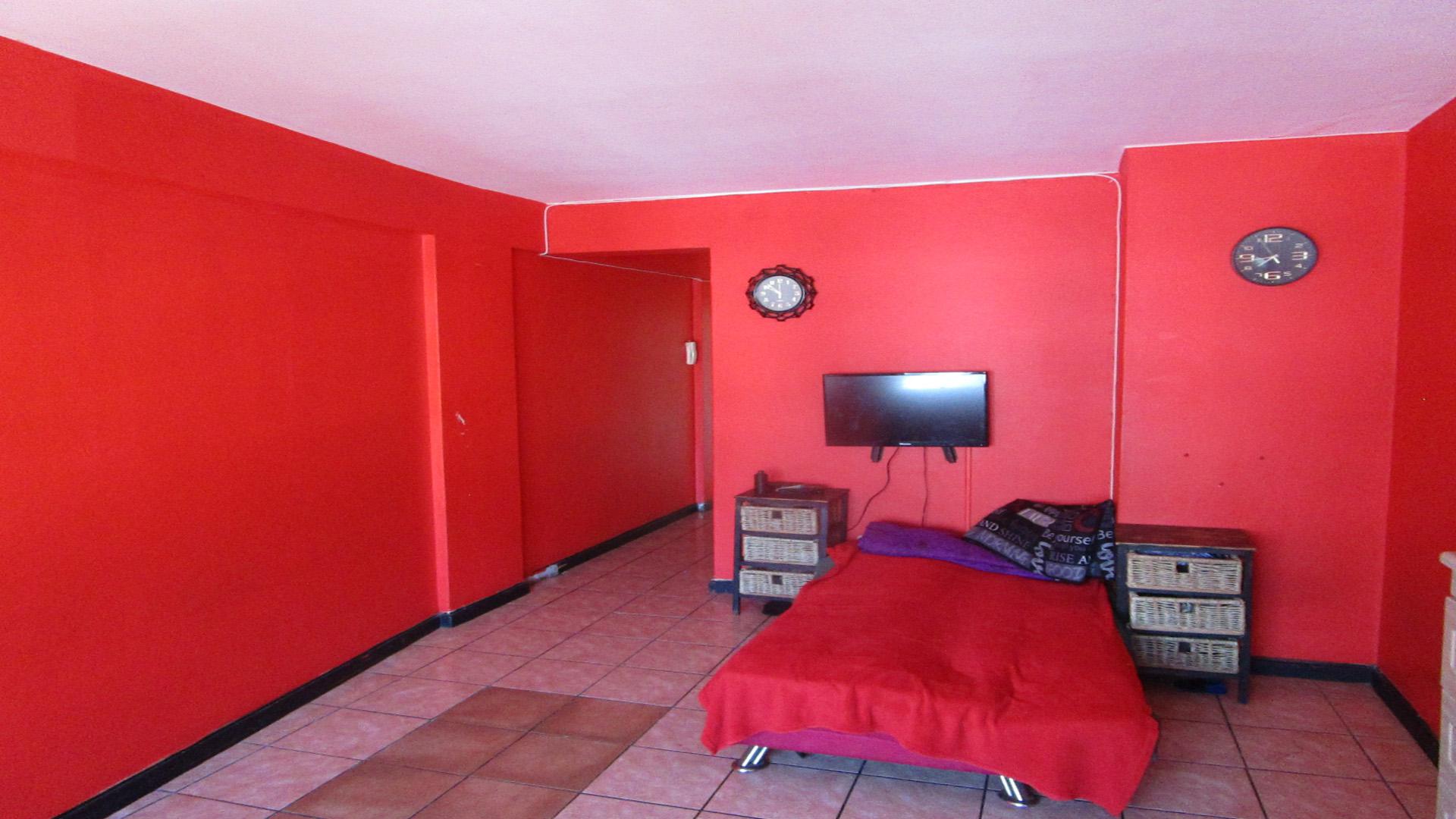 Lounges - 21 square meters of property in South Beach