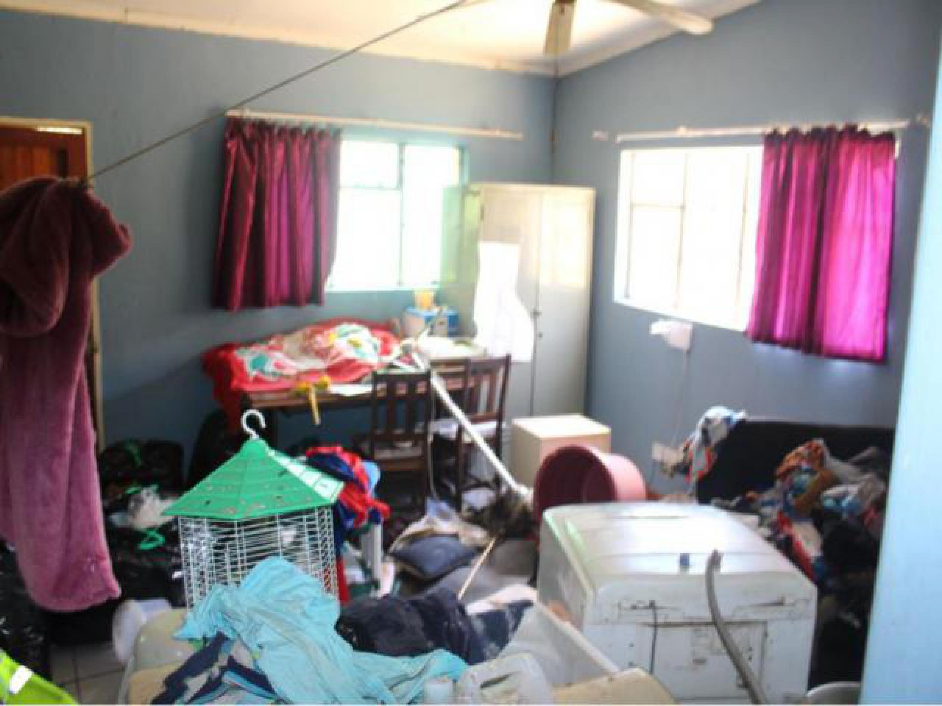 Bed Room 1 of property in Barberton
