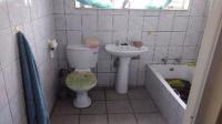Bathroom 1 of property in Barberton