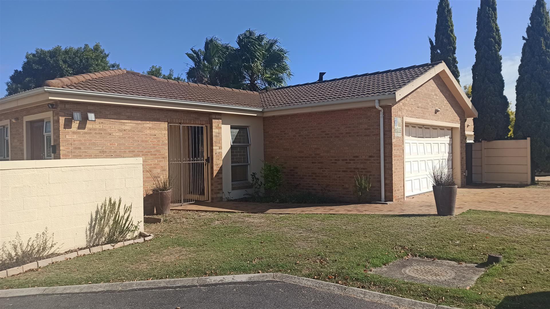 Front View of property in Sonstraal Heights