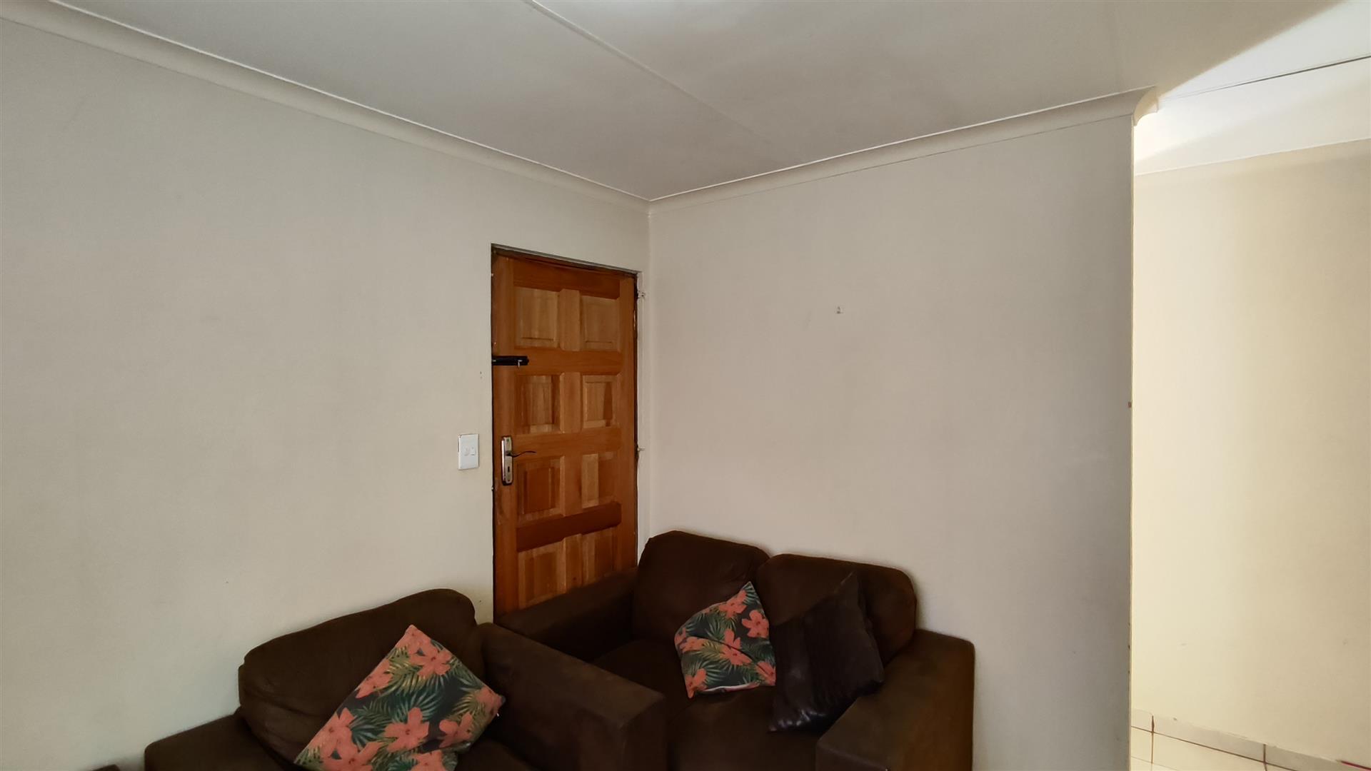 Lounges - 11 square meters of property in Alliance