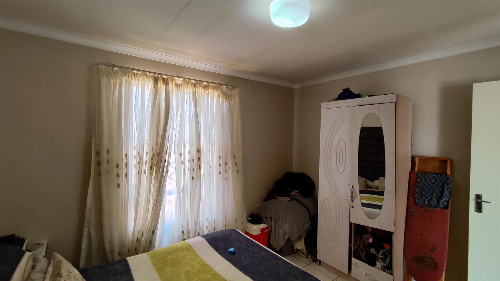 Bed Room 1 - 13 square meters of property in Alliance