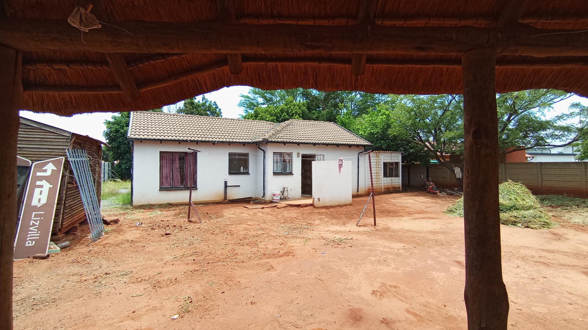 Backyard of property in Clarina