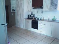 Kitchen - 18 square meters of property in Vaalpark
