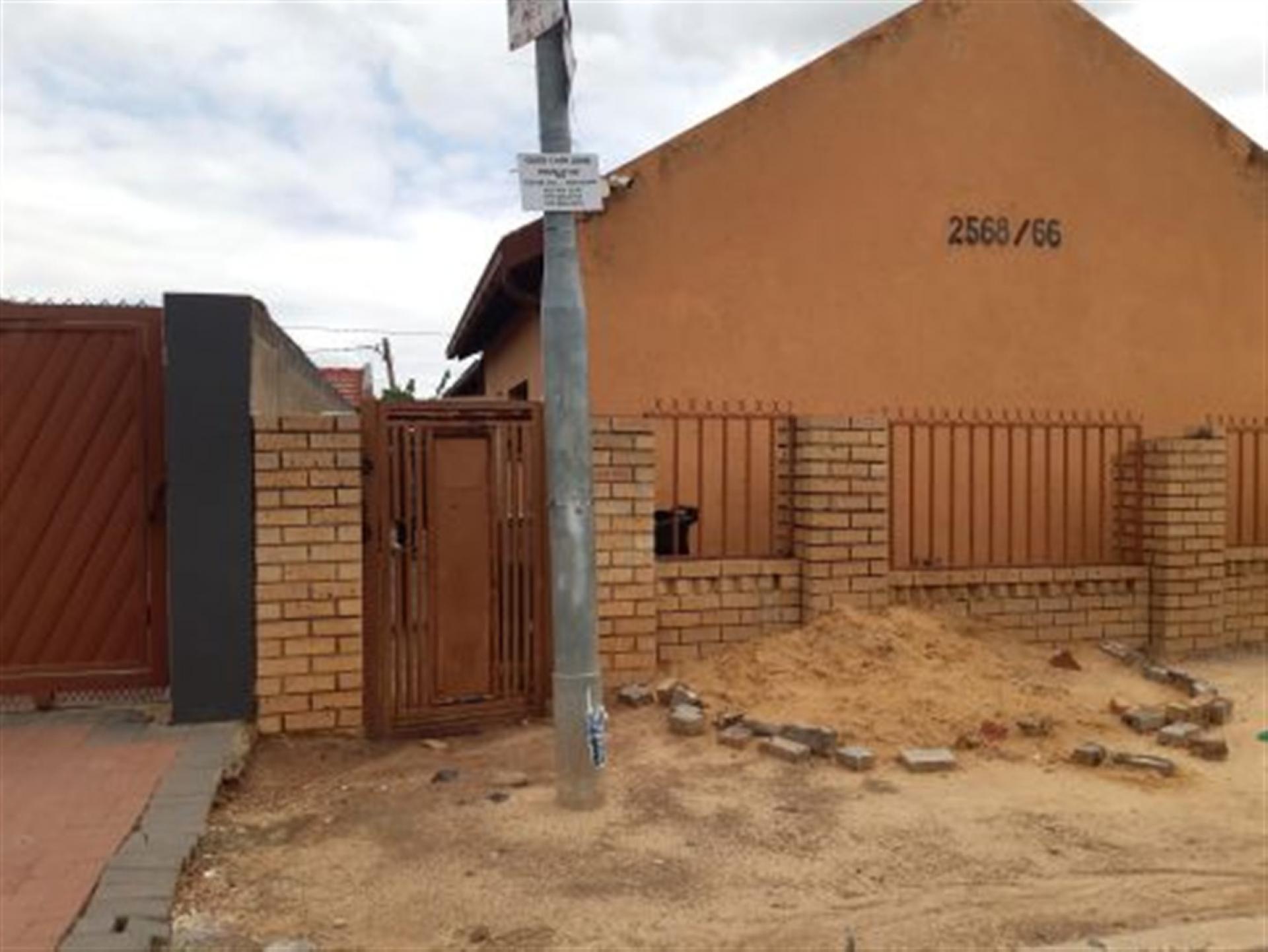 Front View of property in Ebony Park