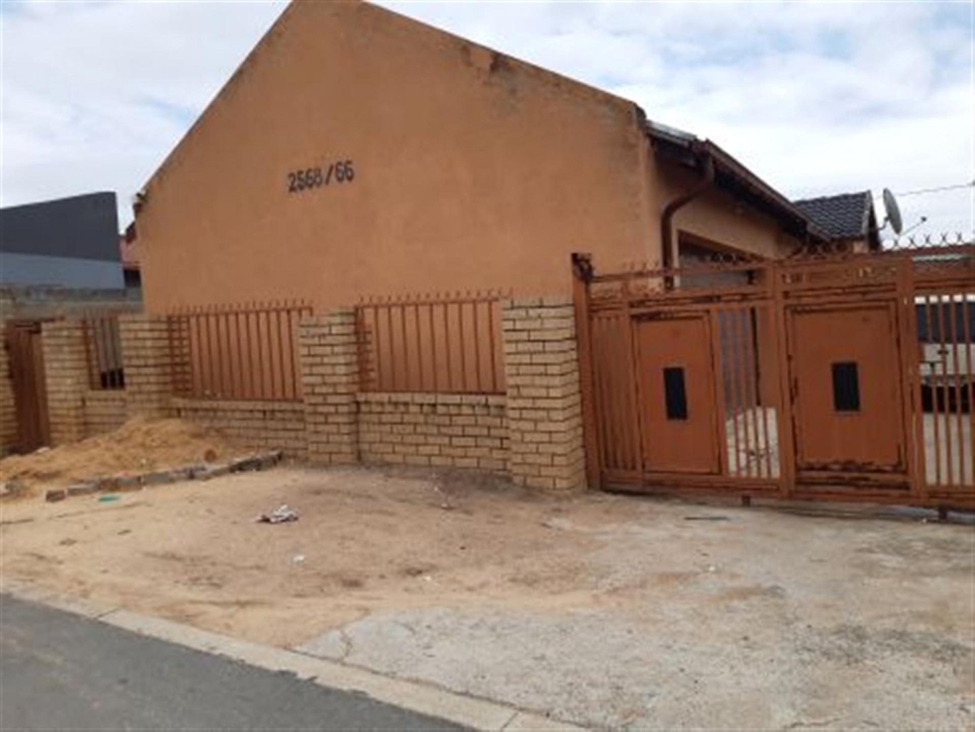 Front View of property in Ebony Park