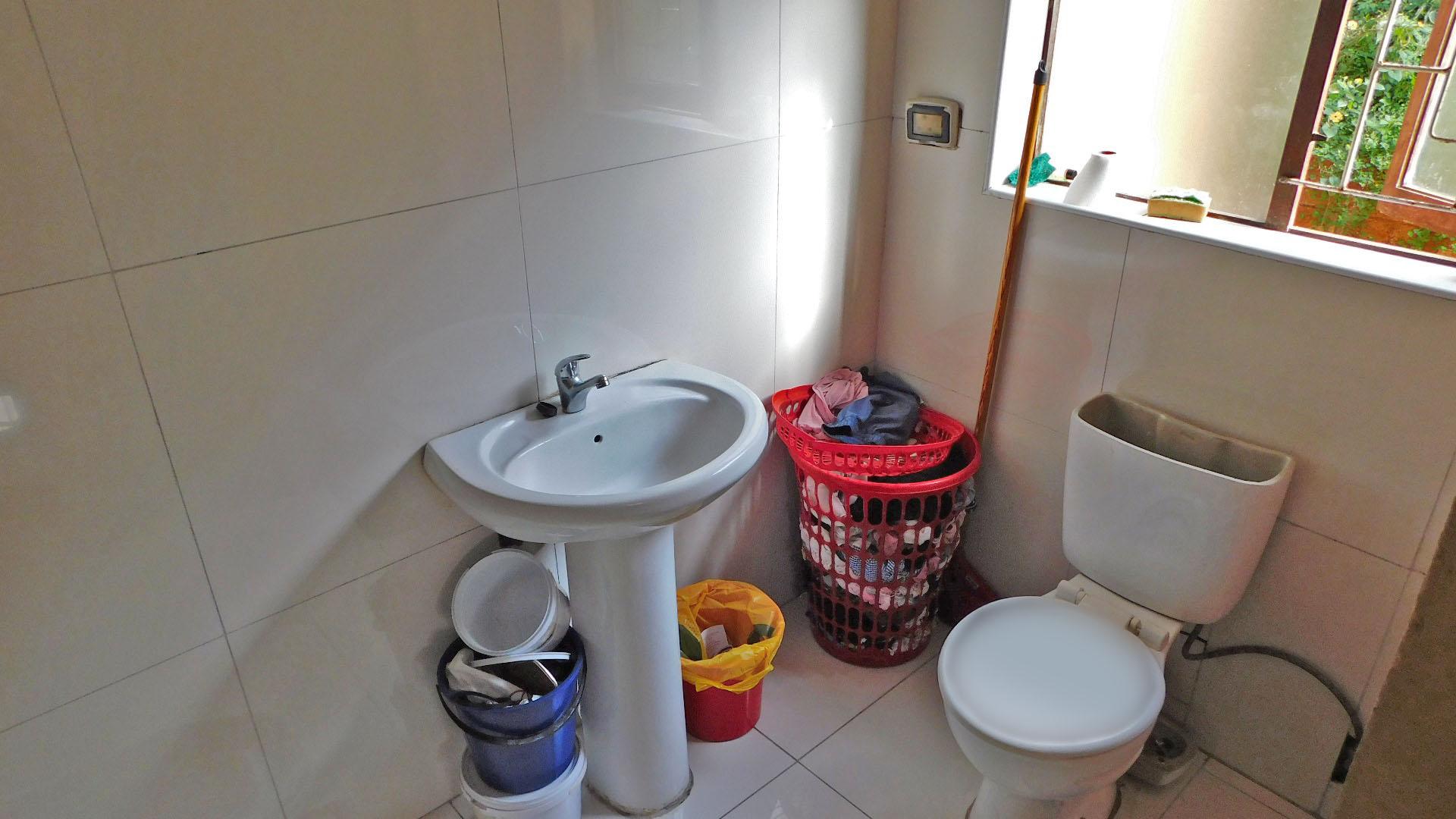 Main Bathroom - 7 square meters of property in Westridge