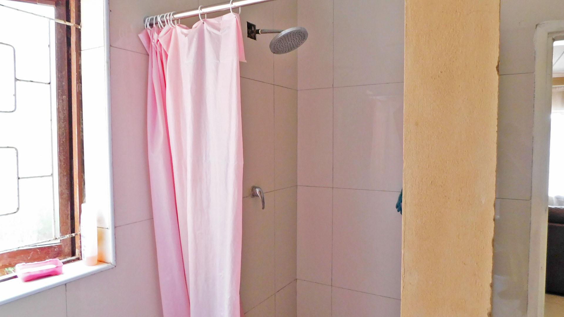 Main Bathroom - 7 square meters of property in Westridge